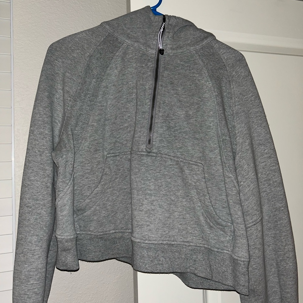 Gray lululemon cropped scuba